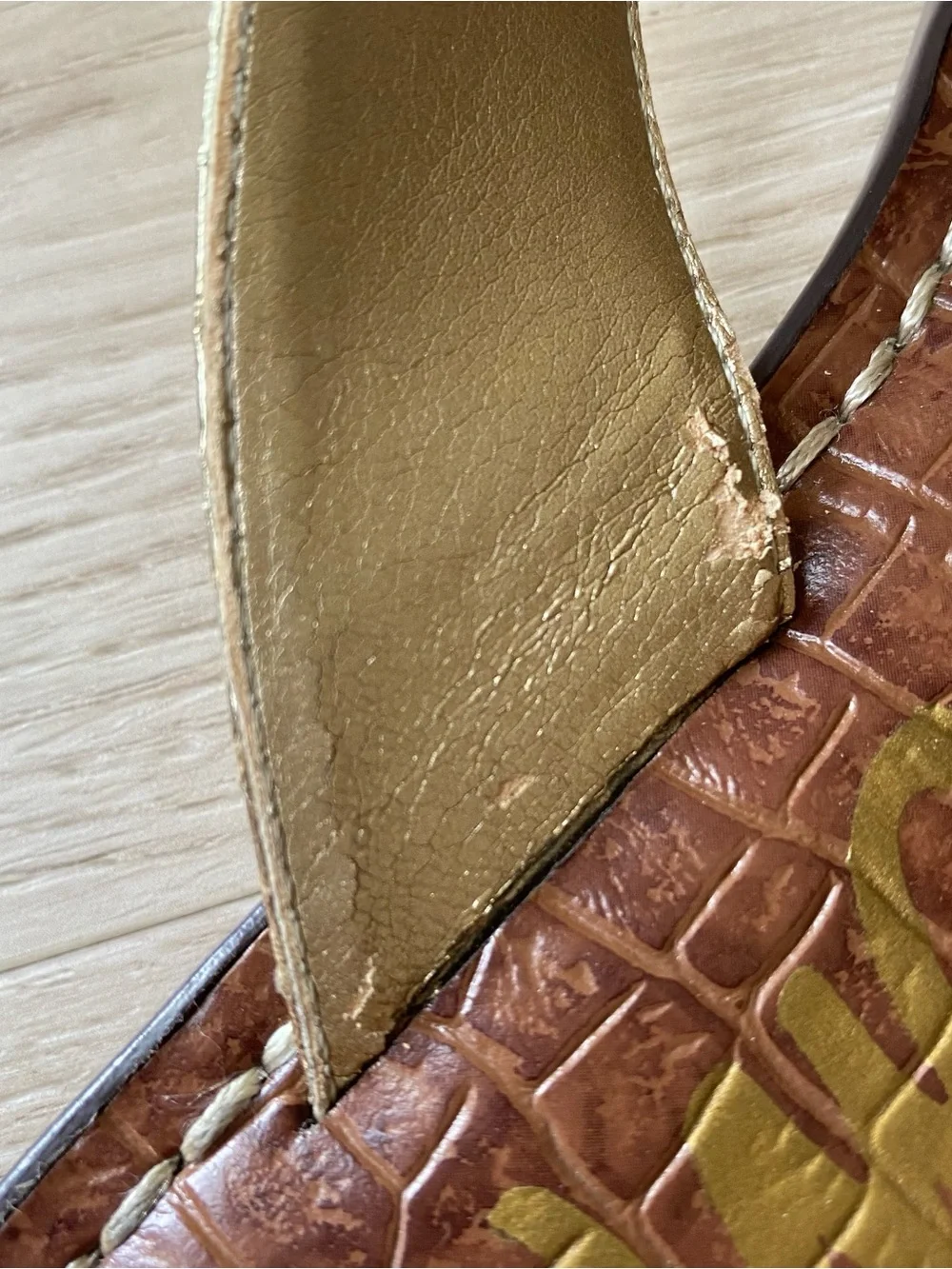 ❤️ Sam Edelman Kyra Metallic Gold Snakeskin Croc Embossed Thong Sandals - Size 8